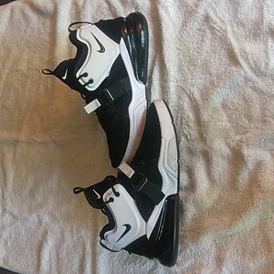 Nike Mens Air Force 270 Black White Mid Top 2018 size 10.5 like new